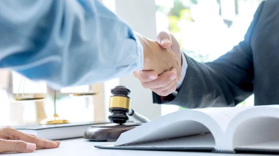 Understanding Arbitration vs. Litigation: How to Decide the Right Path for your Dispute Resolution Agreement
